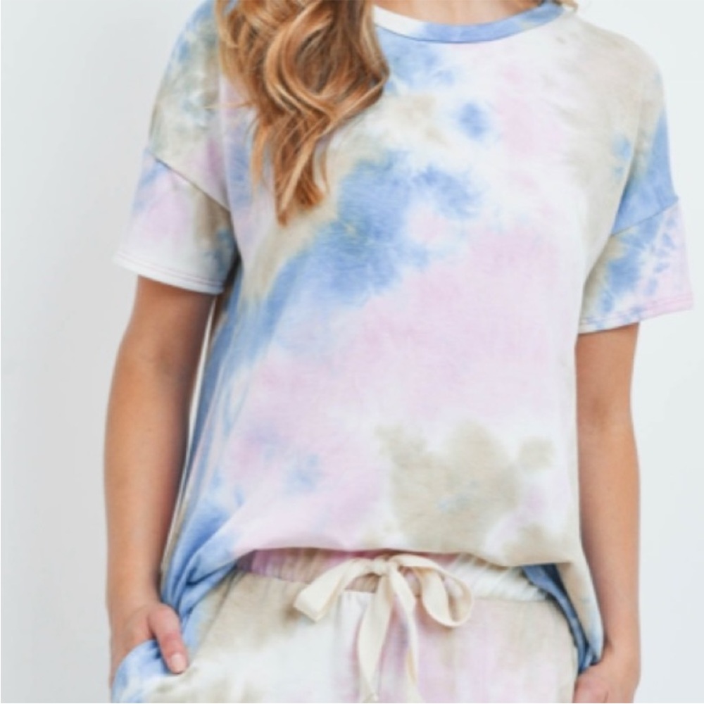 Tie Dye Top & Shorts Lounge Set - Picture 8 of 9